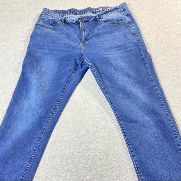 Izod Jeans Men's W40 Blue Comfort Stretch Straight Leg Mid Rise Casual Denim - Picture 2 of 13